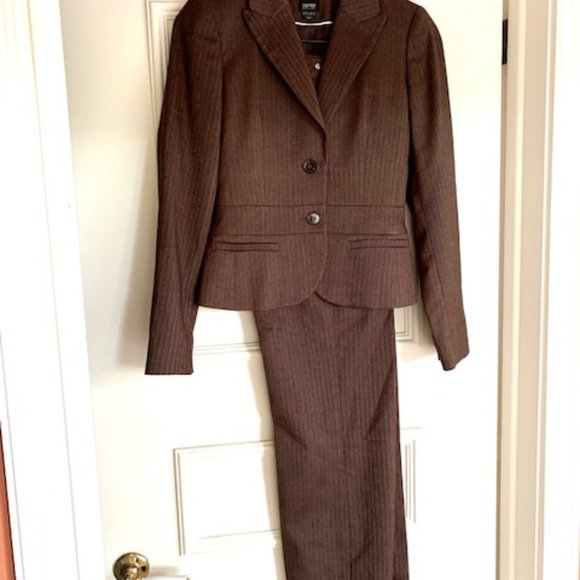 Classic 2 pieces brown pantsuit - Picture 1 of 11